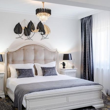Tesa Boutique Hotel Targu Neamt Ngoại thất bức ảnh