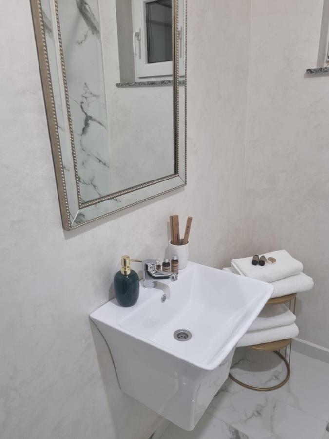 Tesa Boutique Hotel Targu Neamt Ngoại thất bức ảnh